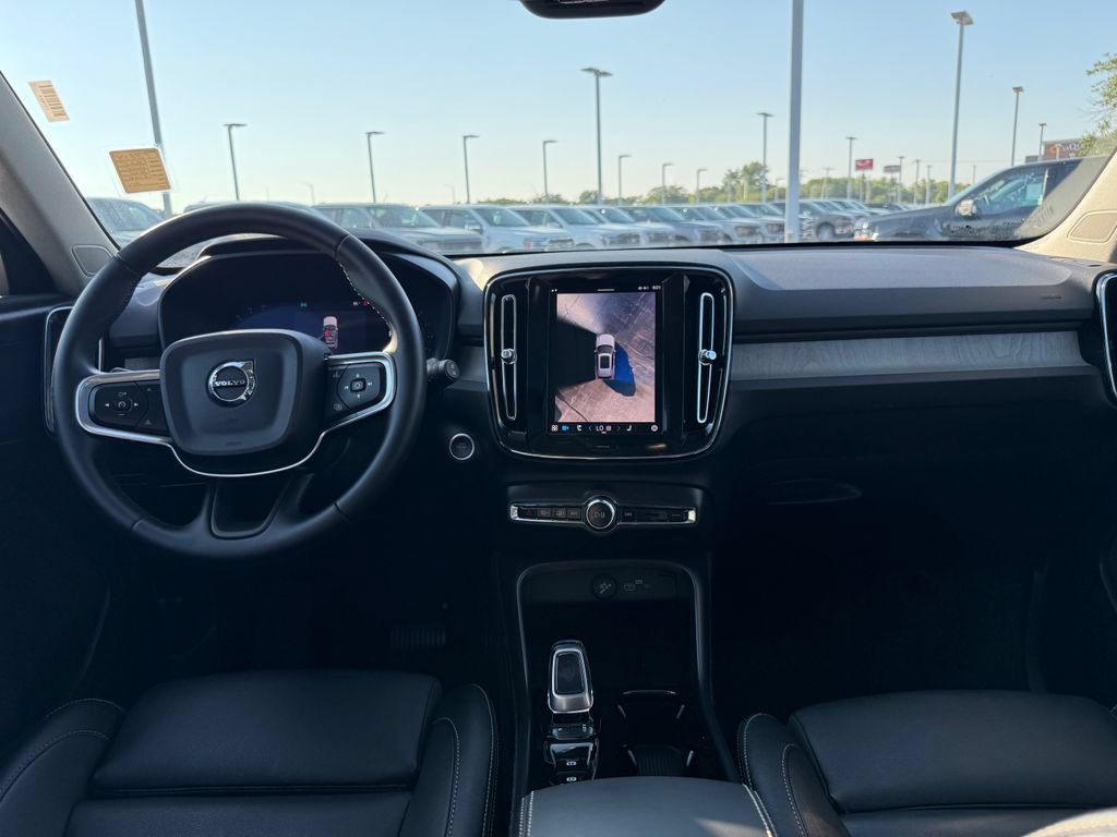 Used 2025 Volvo XC40 B5 Plus AWD/4WD image 18