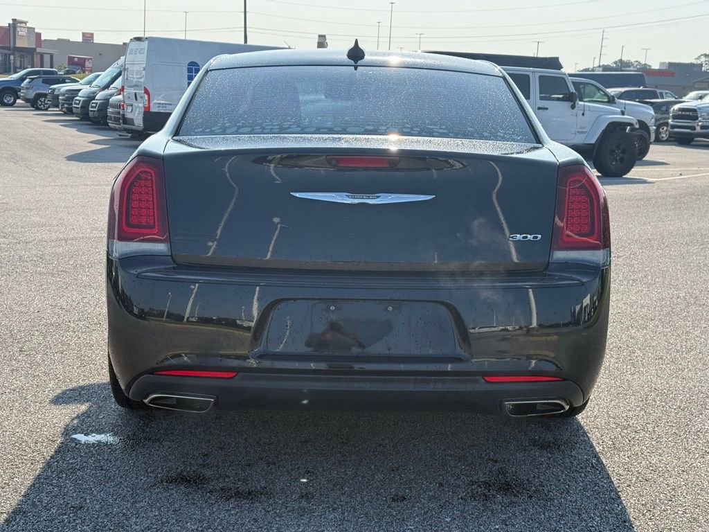 Used 2018 Chrysler 300 Touring w/ Sport Appearance Package RWD image 4