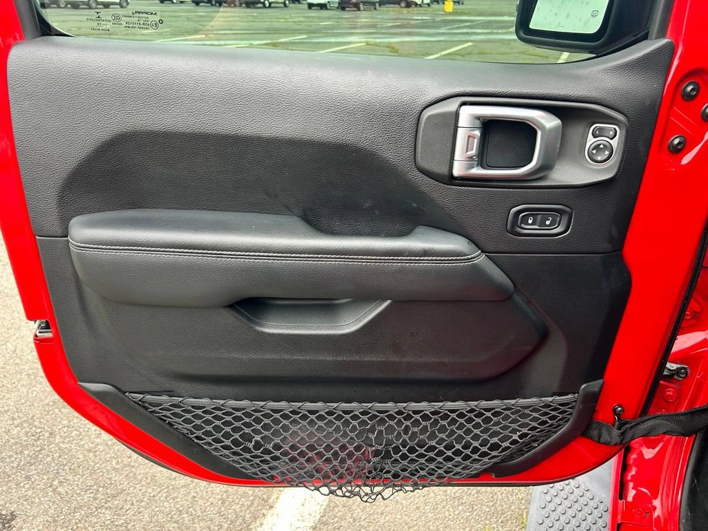 Used 2019 Jeep Wrangler Unlimited Sahara w/ Cold Weather Group AWD/4WD image 20