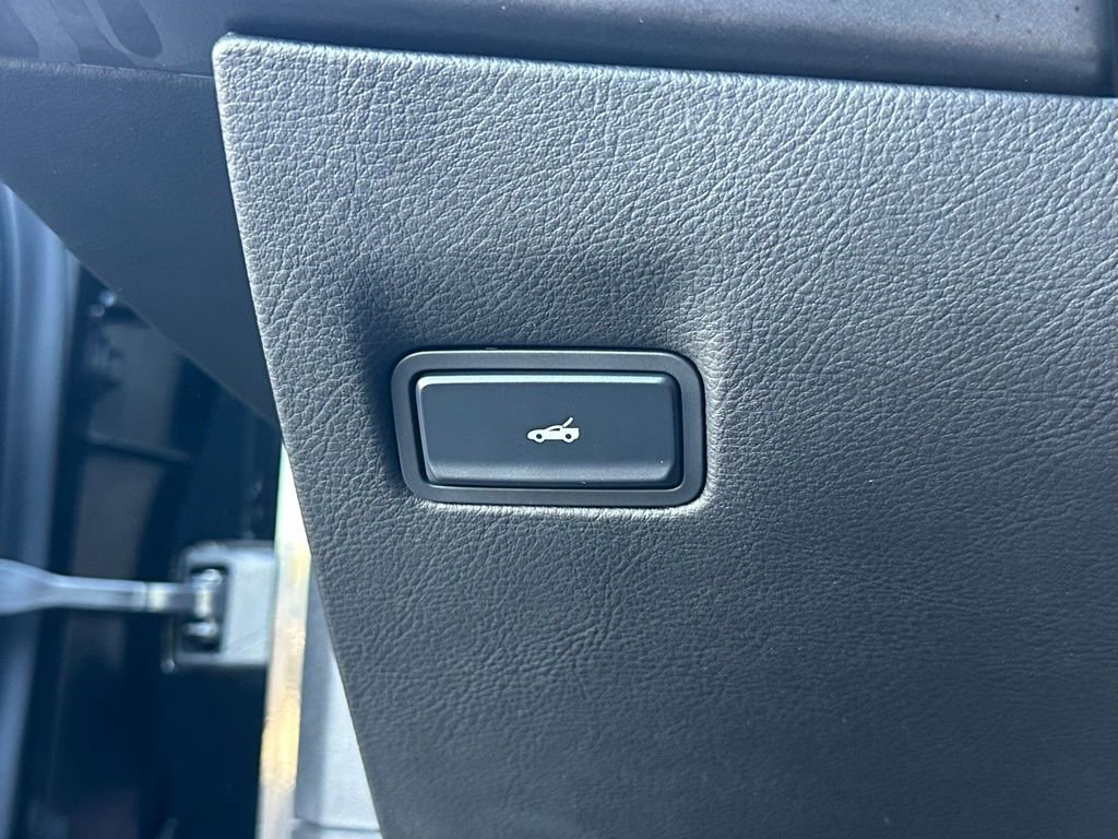 Used 2019 Chevrolet Corvette Stingray Coupe w/ 1LT image 31