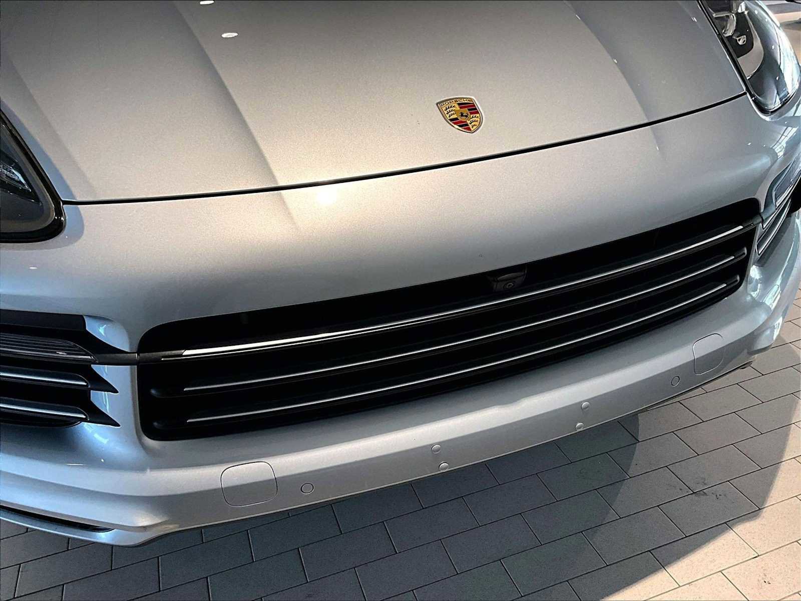 Used 2023 Porsche Cayenne image 32