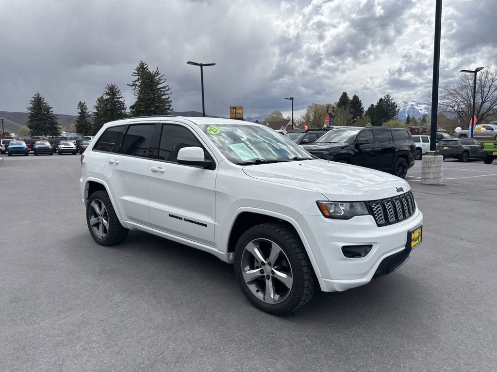 Used 2020 Jeep Grand Cherokee Altitude AWD/4WD image 3