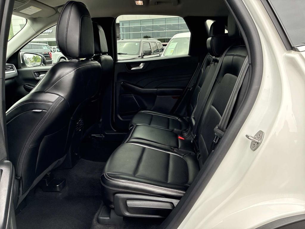 Used 2024 Ford Escape Platinum AWD/4WD image 16