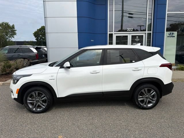 Used 2021 Kia Seltos LX w/ Paint Protection Package AWD/4WD image 3