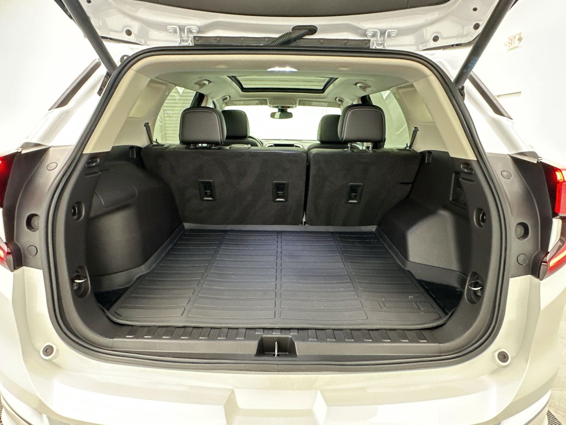 Certified 2022 GMC Terrain Denali w/ Denali Premium Package AWD/4WD image 32