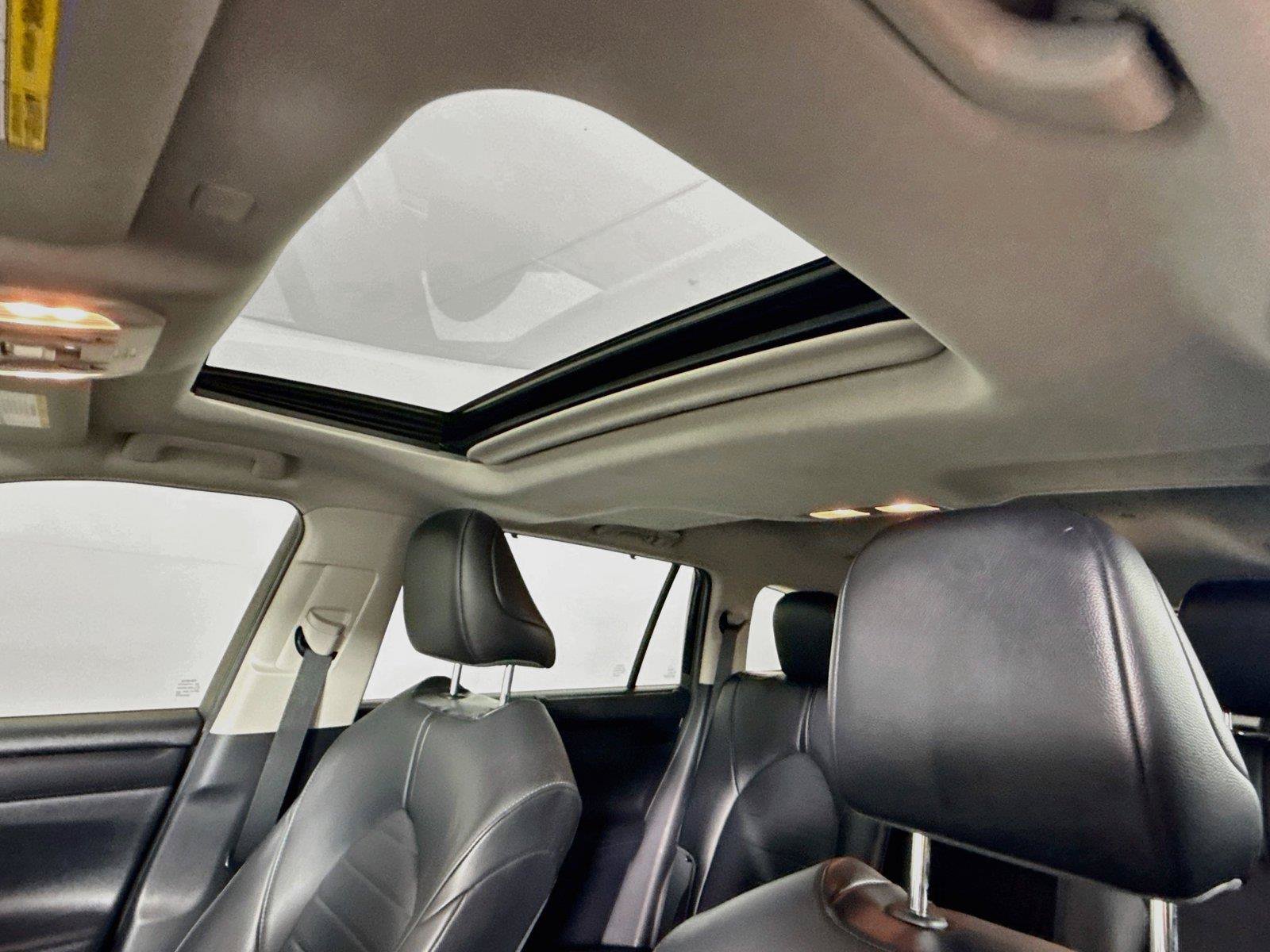 Used 2021 Toyota Highlander XLE AWD/4WD image 6