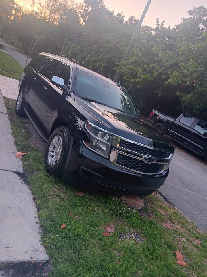 Used 2018 Chevrolet Suburban LT RWD image 1