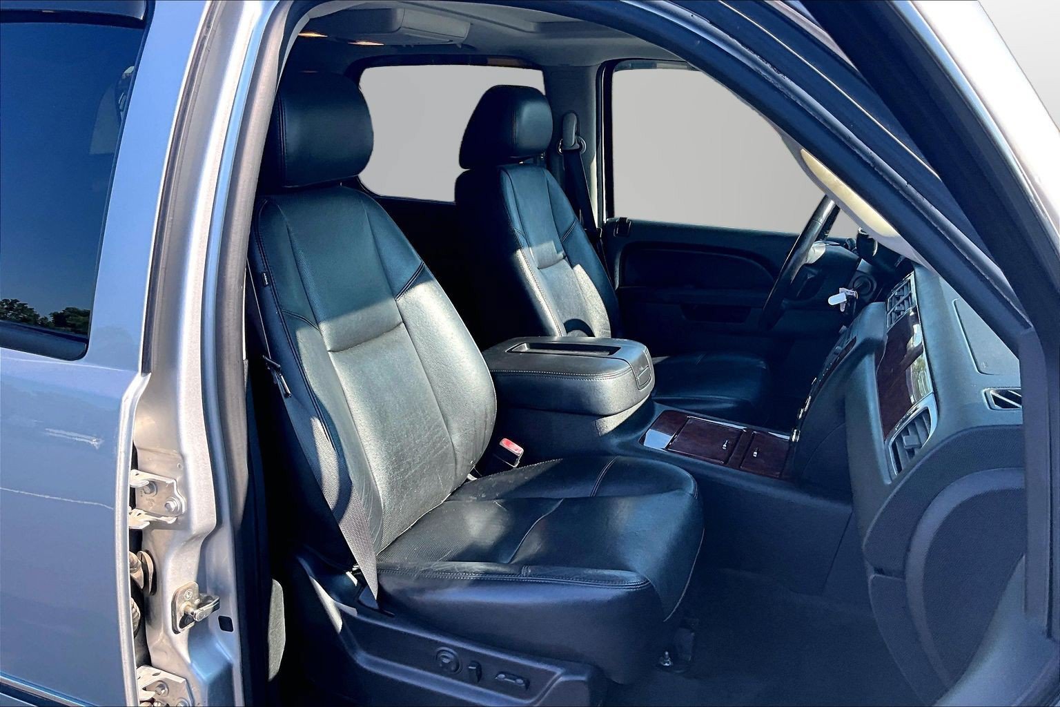 Used 2014 Chevrolet Tahoe LTZ AWD/4WD image 7