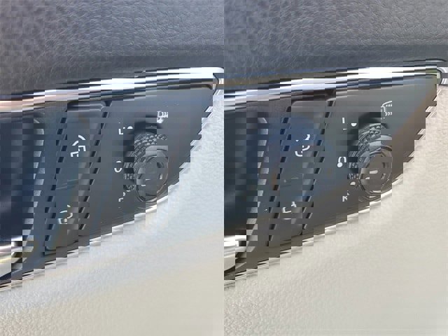 Used 2018 Volkswagen Passat 2.0T R-Line image 16