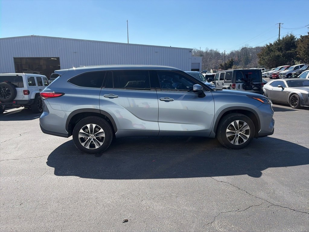 Used 2022 Toyota Highlander XLE image 8