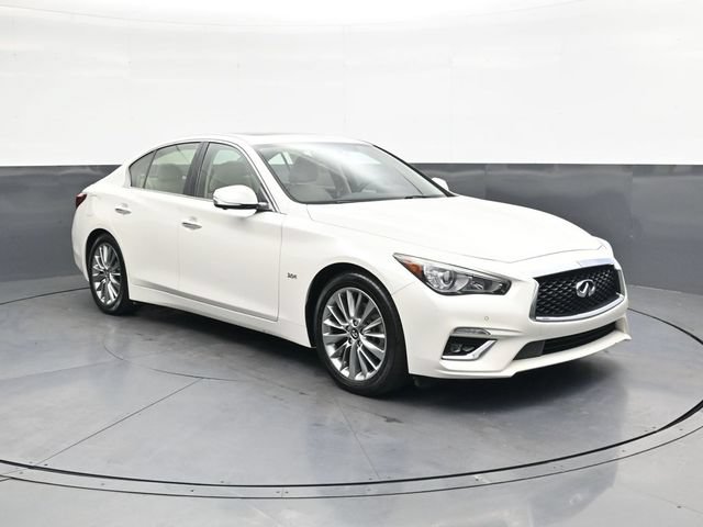 Used 2018 INFINITI Q50 Luxe w/ Essential Package (3.0T Luxe) RWD image 2
