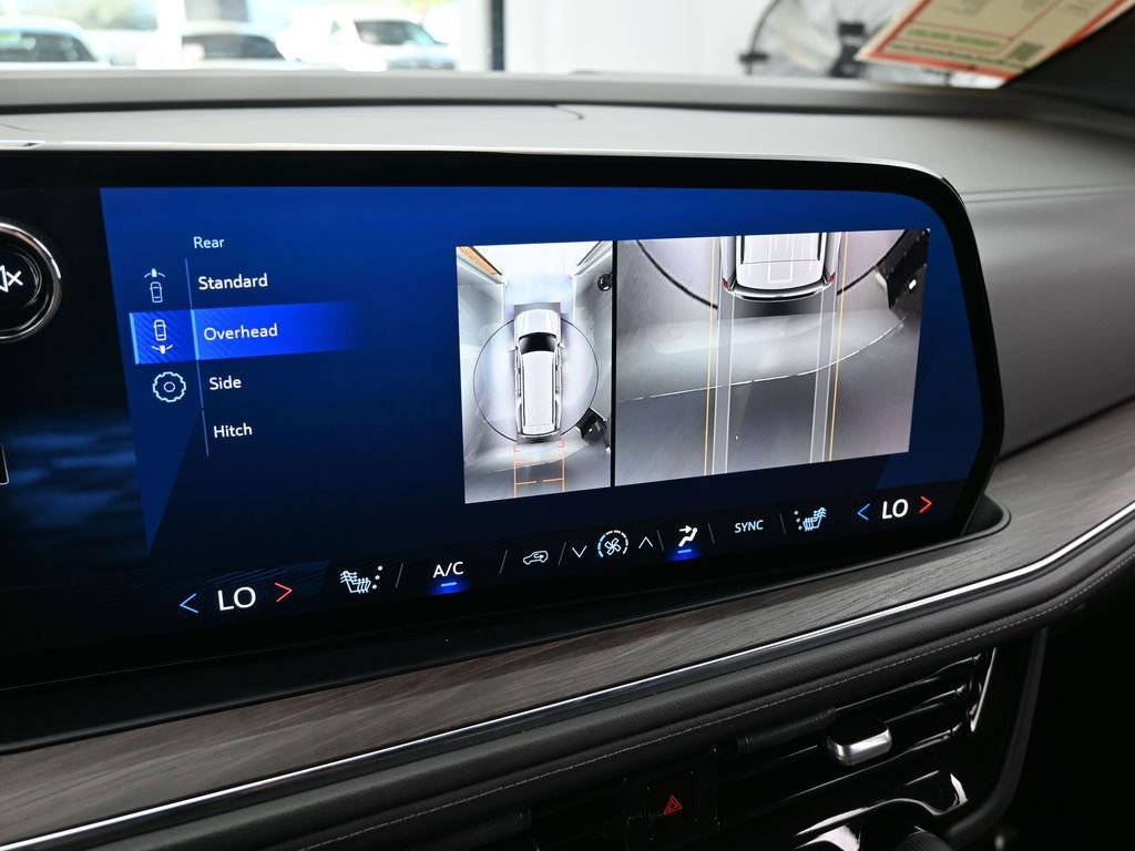 Used 2025 Chevrolet Suburban LT image 25