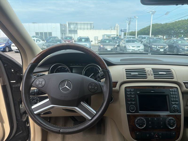 Used 2011 Mercedes-Benz R 350 4MATIC image 26