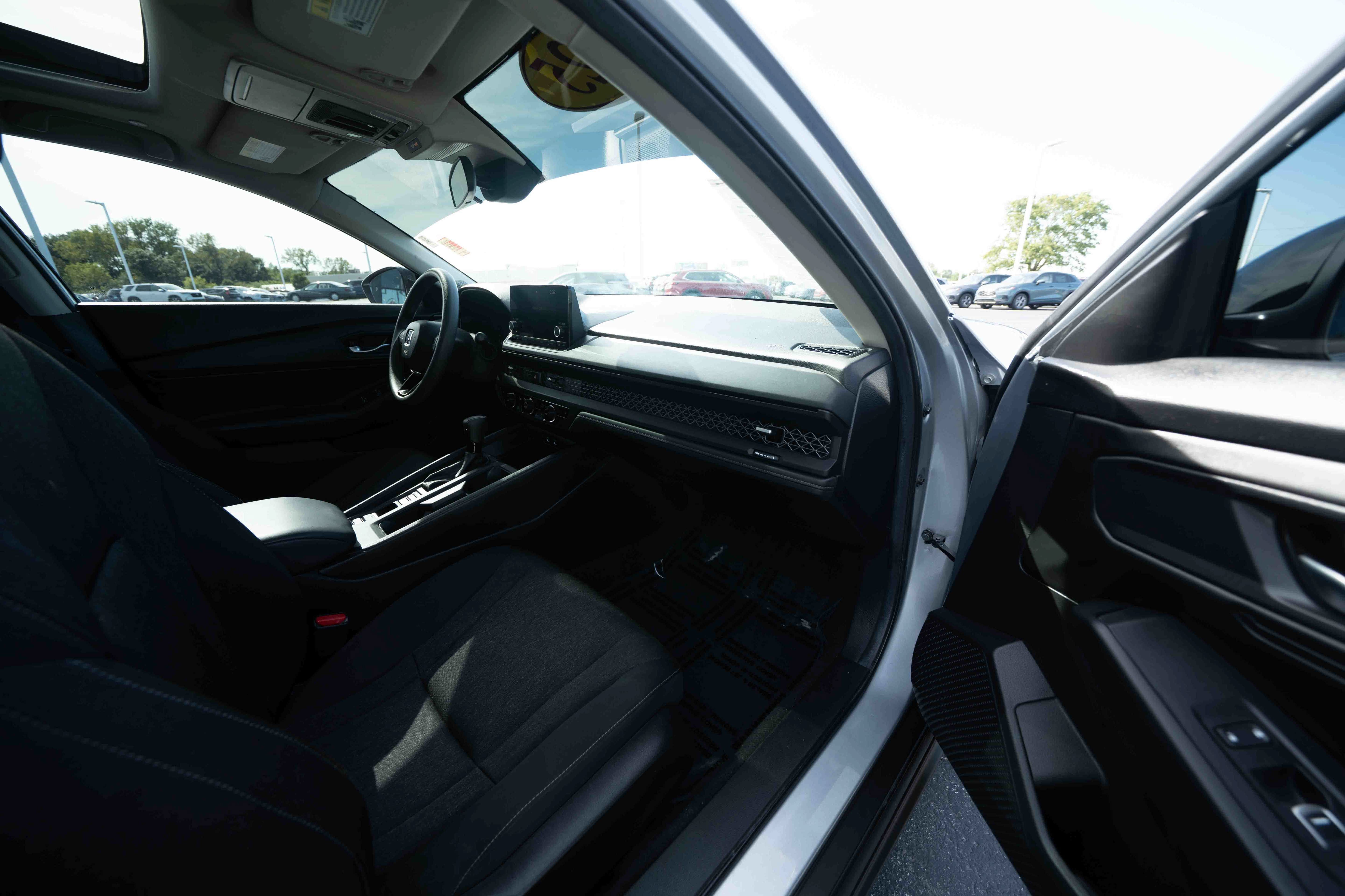 Used 2025 Honda Accord SE image 25
