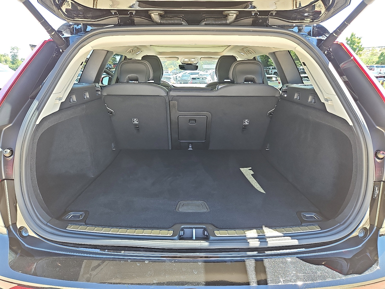 Certified 2024 Volvo V60 B5 Cross Country Plus image 29