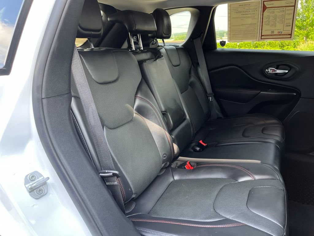 Used 2019 Jeep Cherokee Trailhawk AWD/4WD image 24
