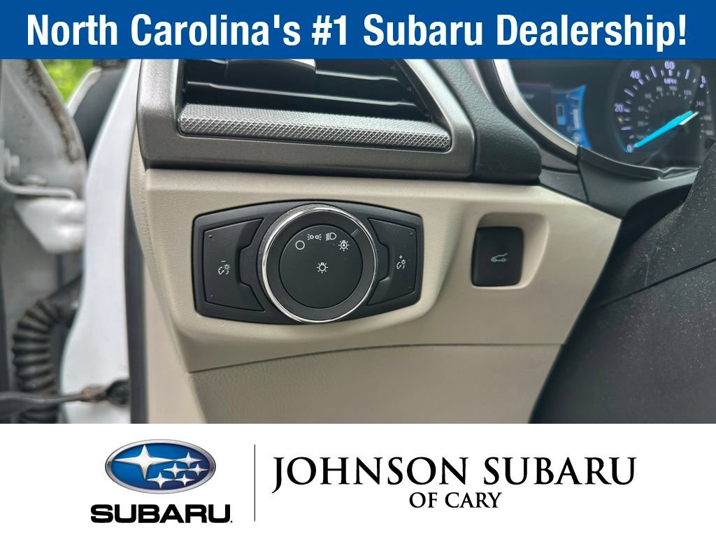 Used 2019 Ford Fusion SE FWD image 16