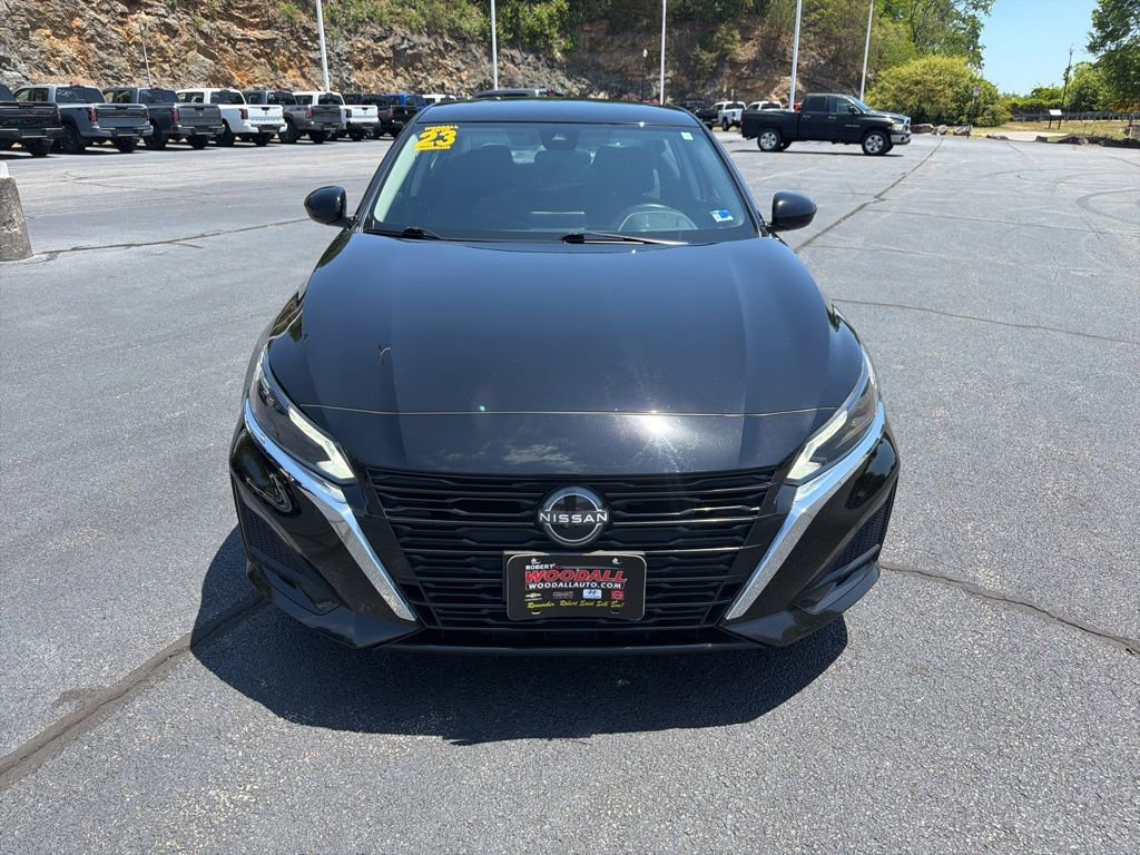 Used 2023 Nissan Altima 2.5 SV FWD image 2