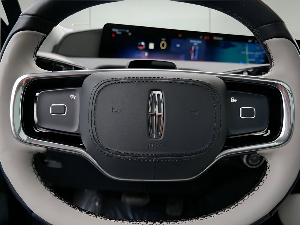 Used 2025 Lincoln Navigator Reserve image 19
