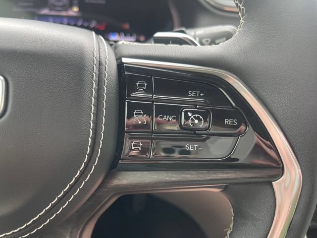 Used 2023 Jeep Grand Cherokee Overland AWD/4WD image 25