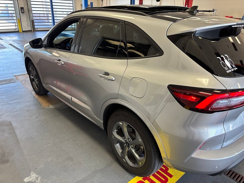 Used 2023 Ford Escape ST-Line w/ Tech Pack #1 AWD/4WD image 7