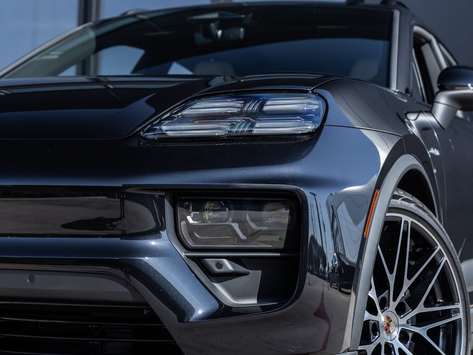 Used 2025 Porsche Macan 4 Electric AWD/4WD image 17