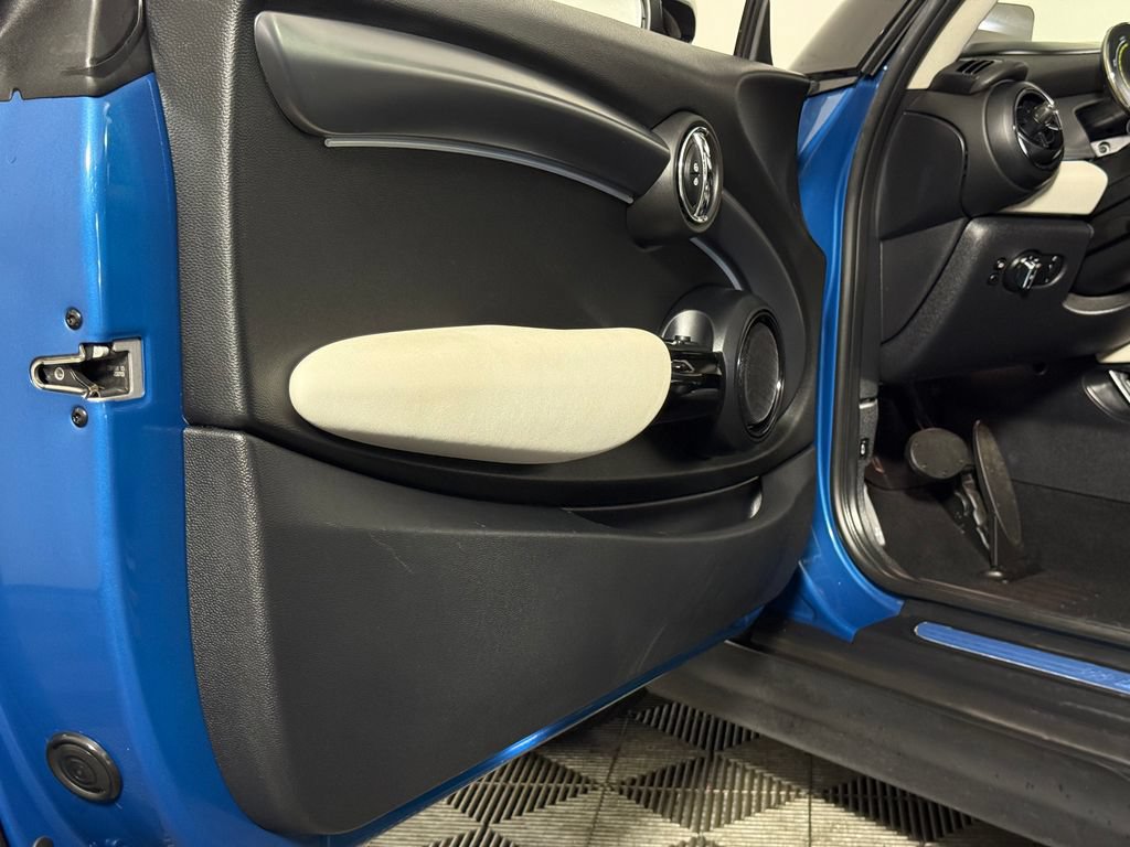 Certified 2024 MINI Cooper SE FWD image 29