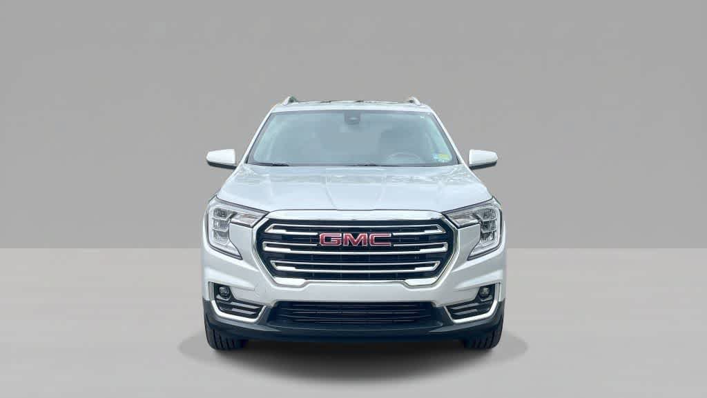 Used 2022 GMC Terrain SLT w/ Infotainment Package II AWD/4WD image 2