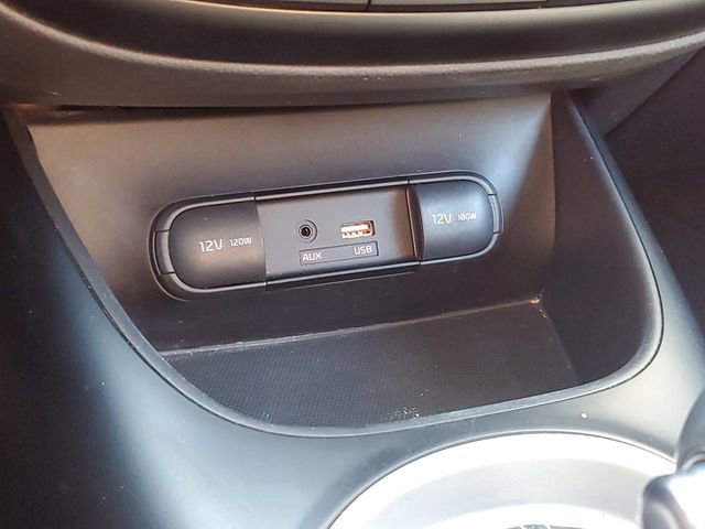Used 2016 Kia Soul + image 27