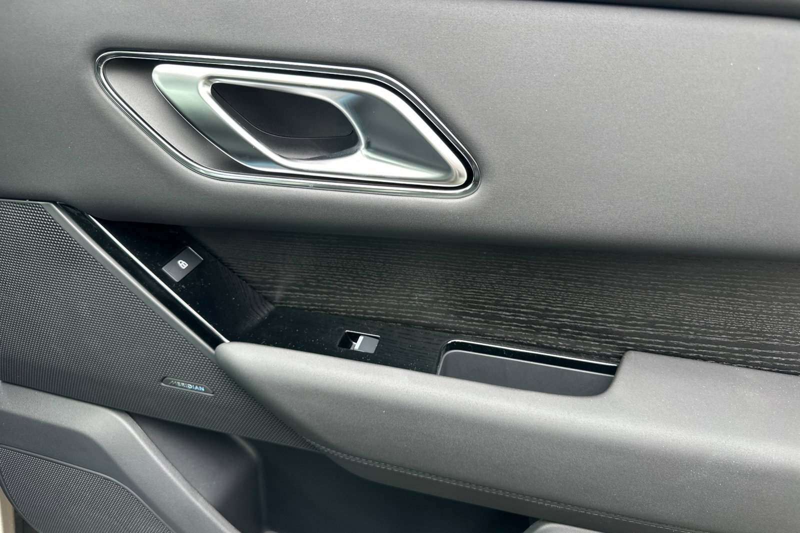 New 2026 Land Rover Range Rover Velar Dynamic SE image 19