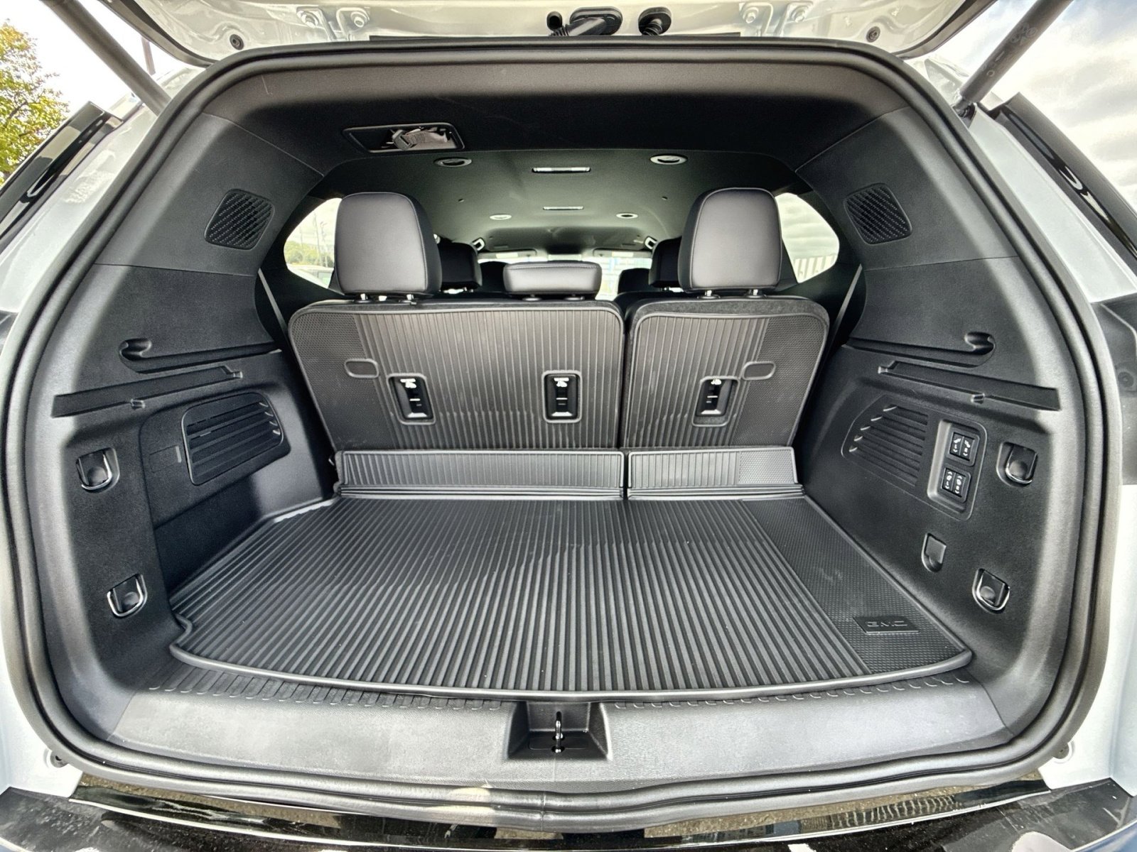 New 2026 GMC Acadia Denali w/ LPO, Floor Liner Package image 26