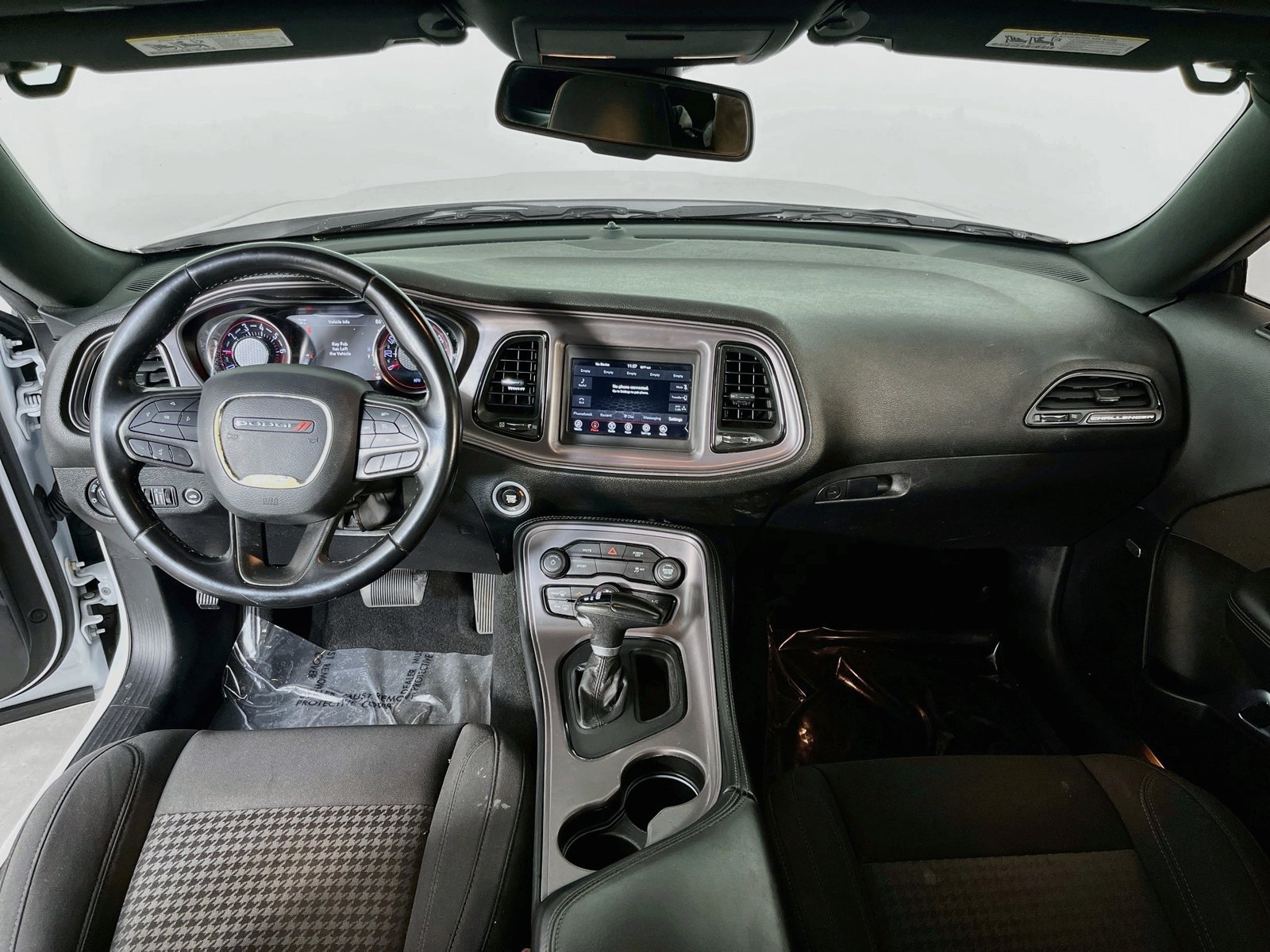 Used 2023 Dodge Challenger SXT RWD image 12