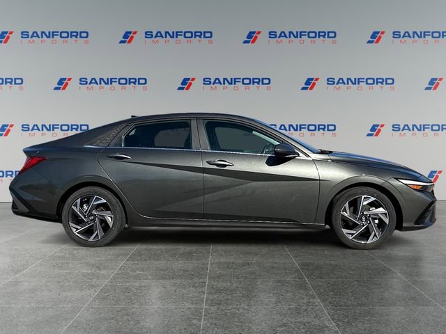 Used 2024 Hyundai Elantra SEL w/ Convenience Package image 6