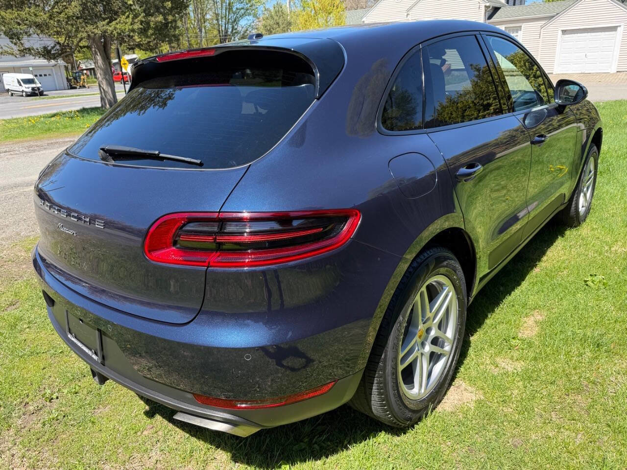 Used 2018 Porsche Macan AWD/4WD image 5