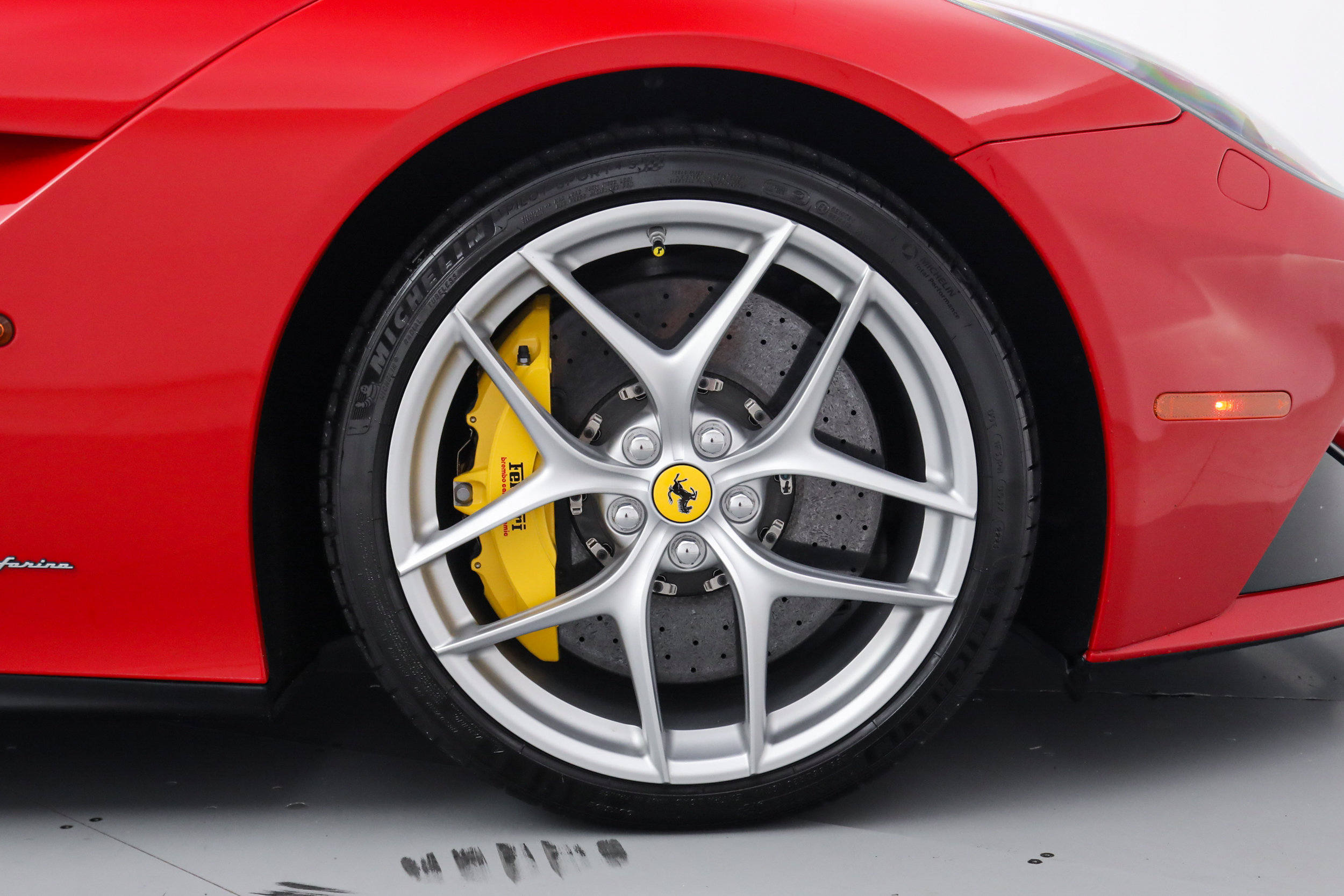 Used 2016 Ferrari F12 Berlinetta RWD image 17