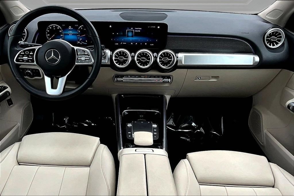 Used 2022 Mercedes-Benz GLB 250 4MATIC image 7