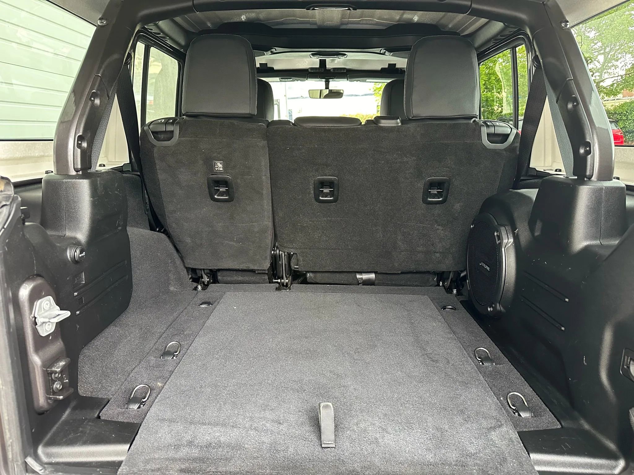 Used 2018 Jeep Wrangler Unlimited Sahara image 8