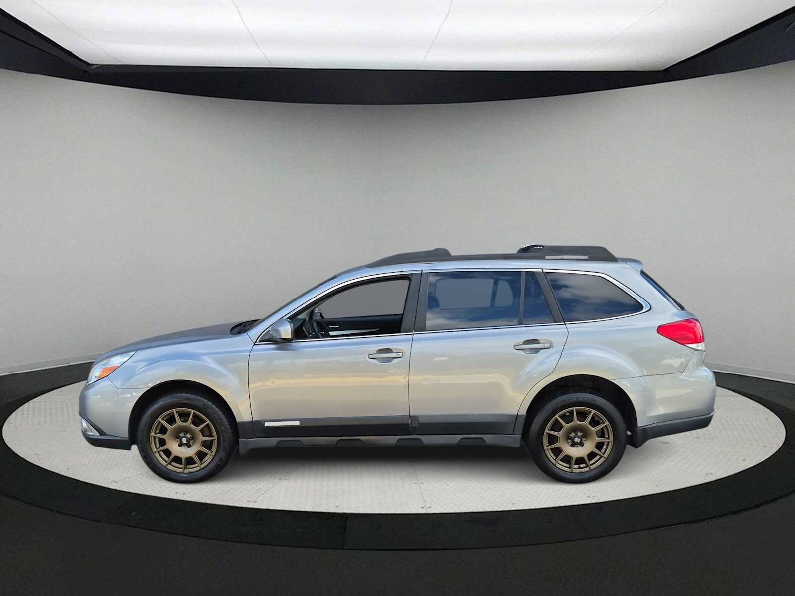 Used 2010 Subaru Outback 2.5i Premium AWD/4WD image 5