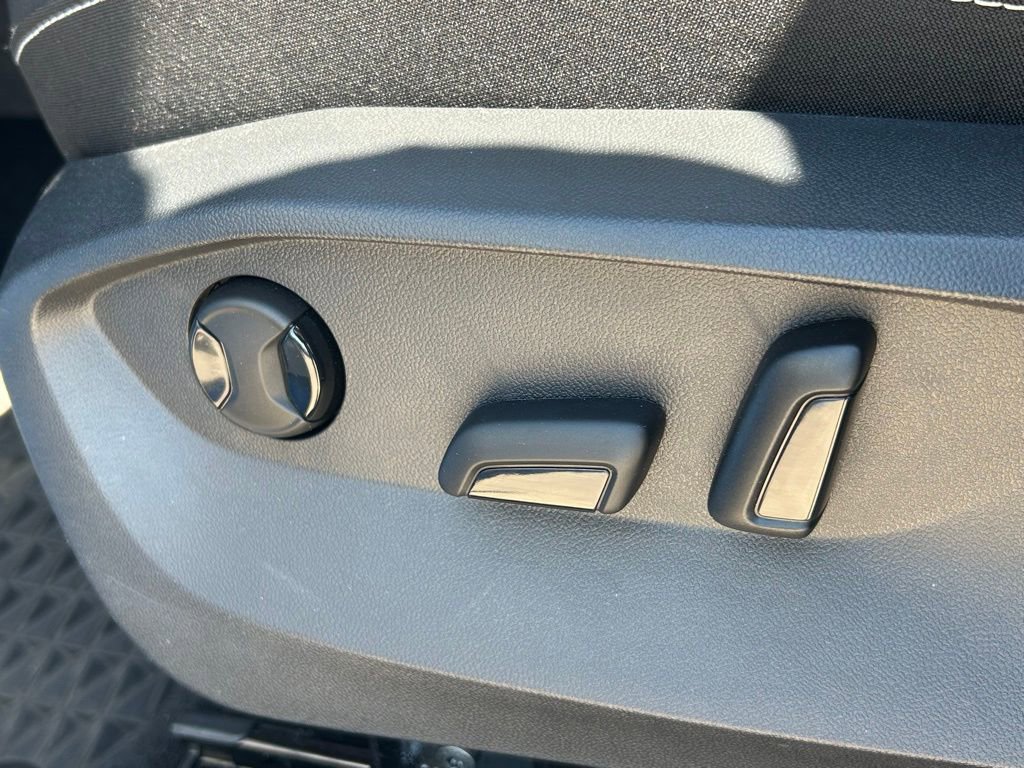 Certified 2023 Volkswagen Taos SE image 22