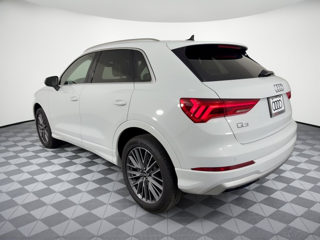 Certified 2022 Audi Q3 2.0T Premium w/ Convenience Package AWD/4WD image 3