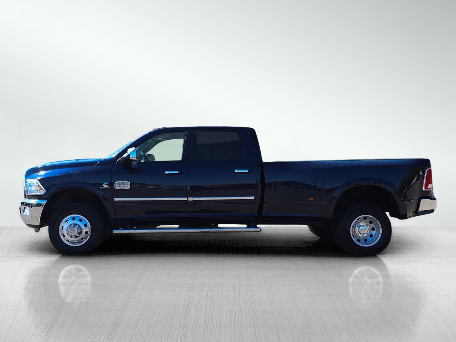 Used 2016 RAM 3500 Laramie Longhorn w/ Convenience Group AWD/4WD image 2