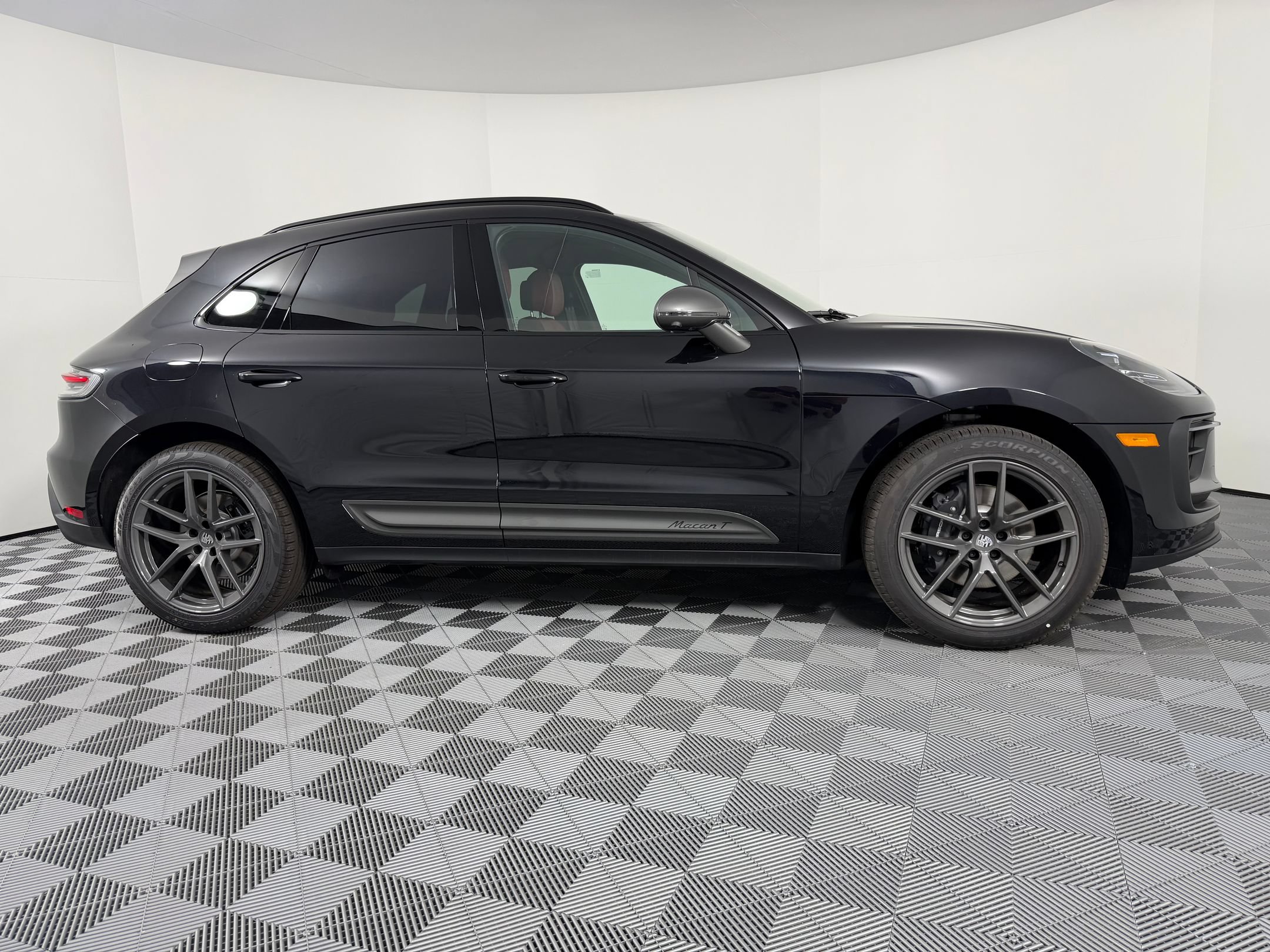 New 2026 Porsche Macan AWD/4WD image 8