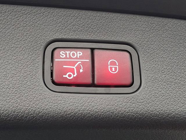Used 2024 Mercedes-Benz GLC 300 4MATIC image 31