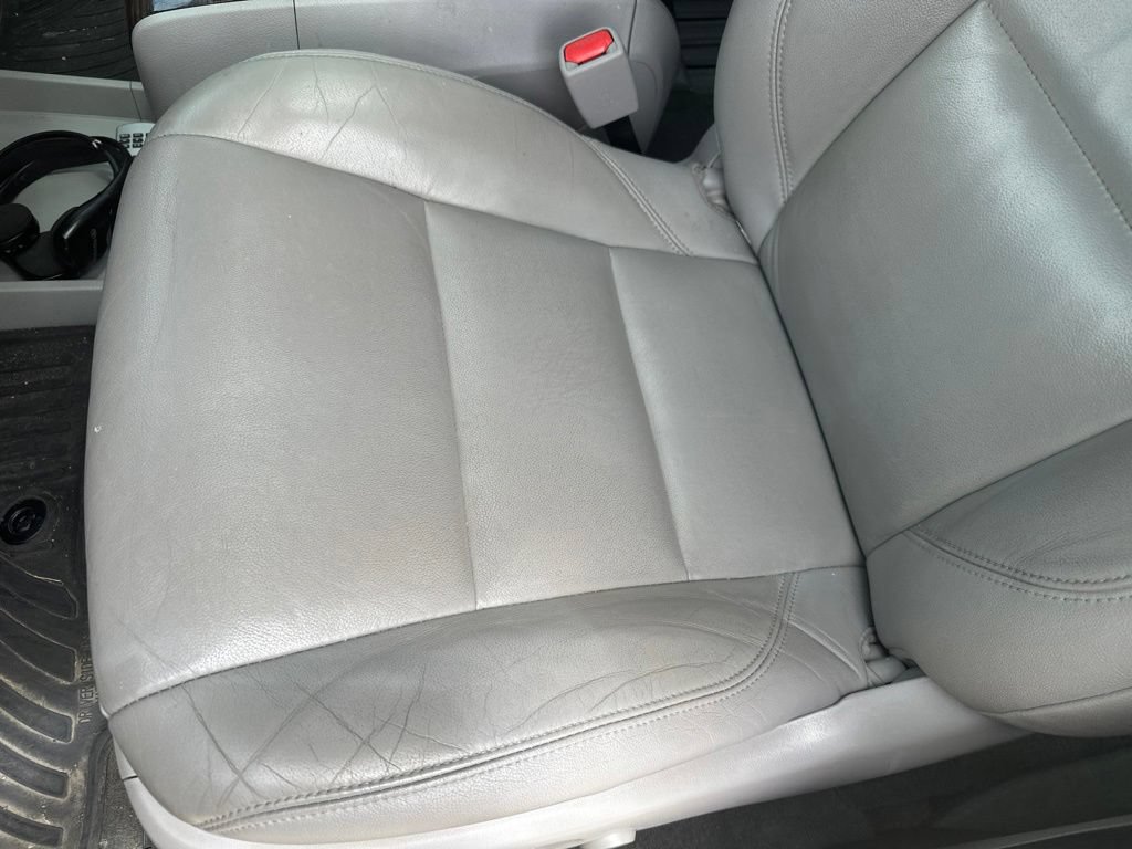 Used 2015 Toyota Sienna XLE Premium FWD image 4