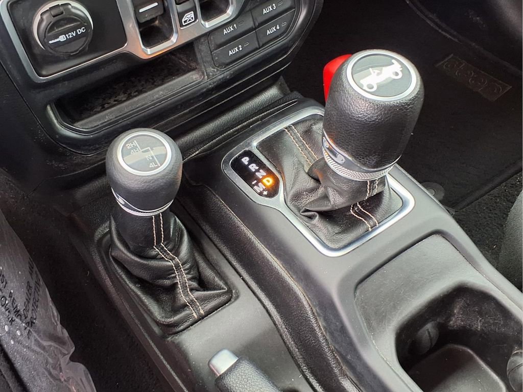 Used 2018 Jeep Wrangler Unlimited Sahara AWD/4WD image 8