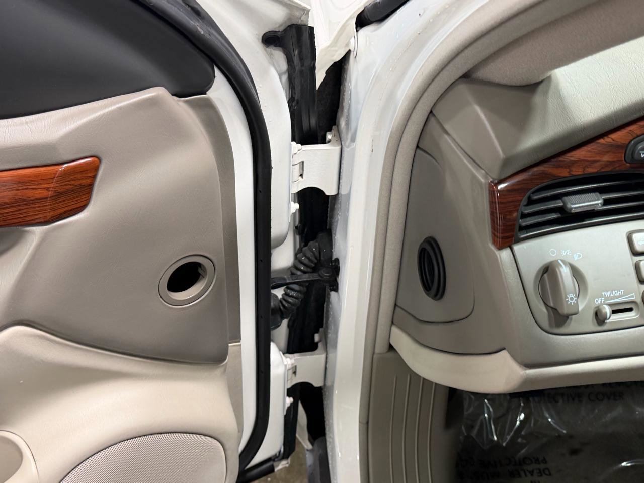 Used 2005 Cadillac De Ville Premium FWD image 10