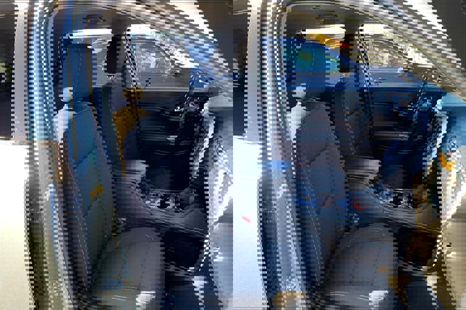 Certified 2023 GMC Acadia SLE w/ Driver Convenience Package image 7