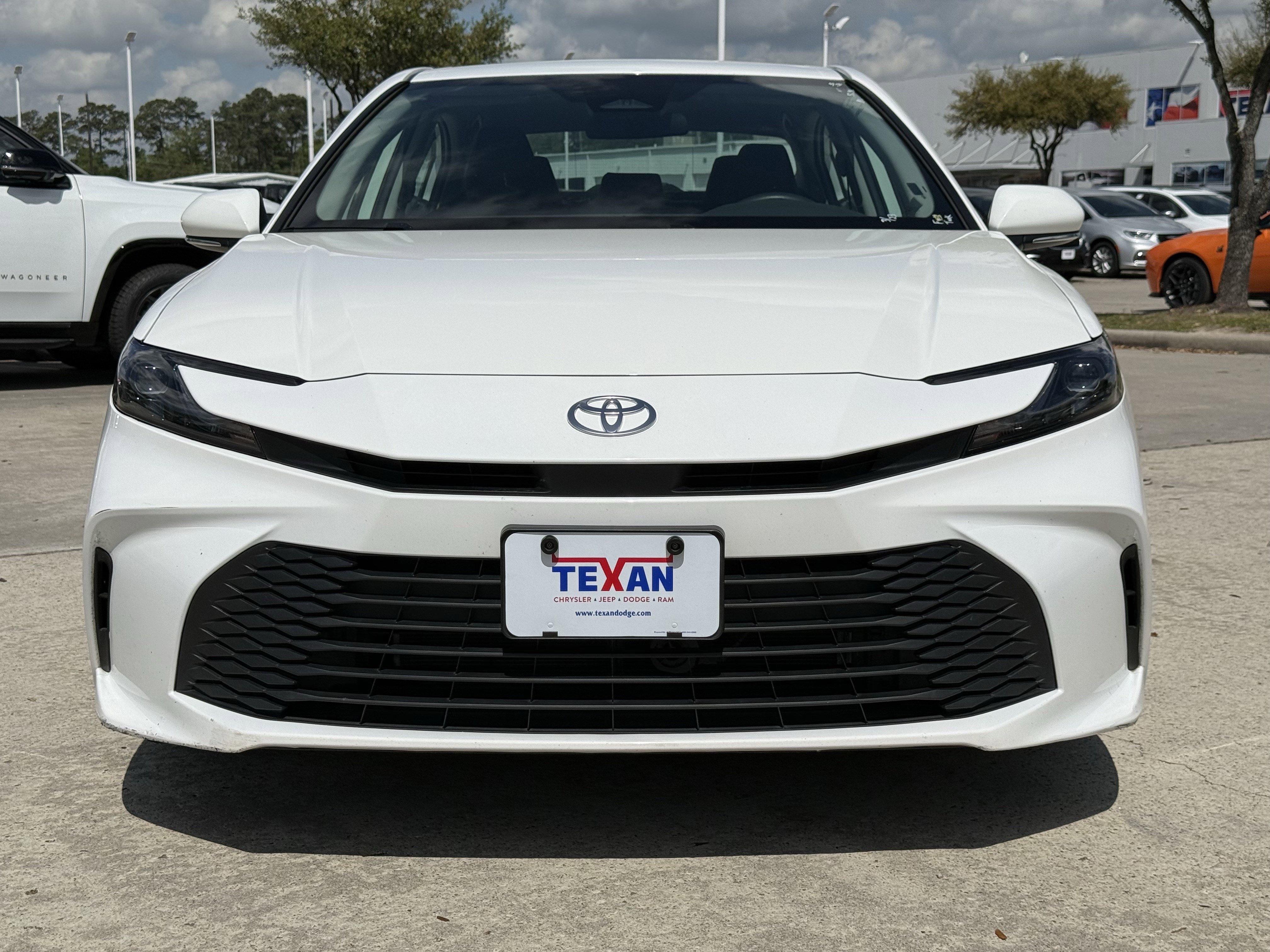 Used 2025 Toyota Camry LE image 11