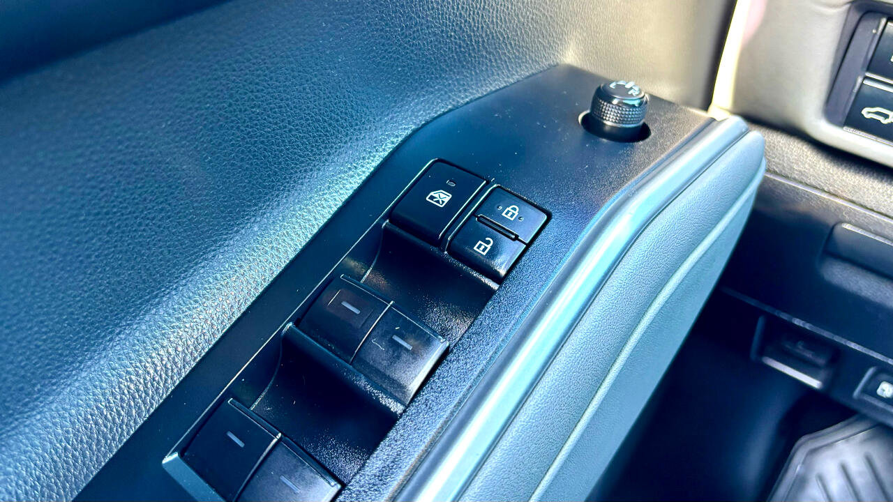 Used 2021 Toyota Highlander XLE image 23