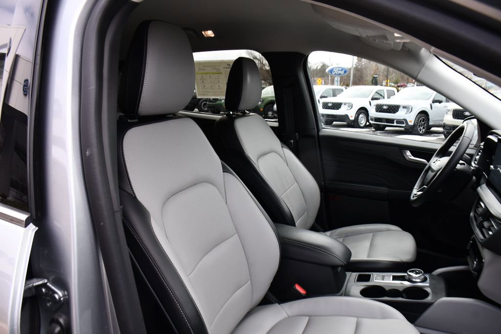 Used 2023 Ford Escape Platinum image 16